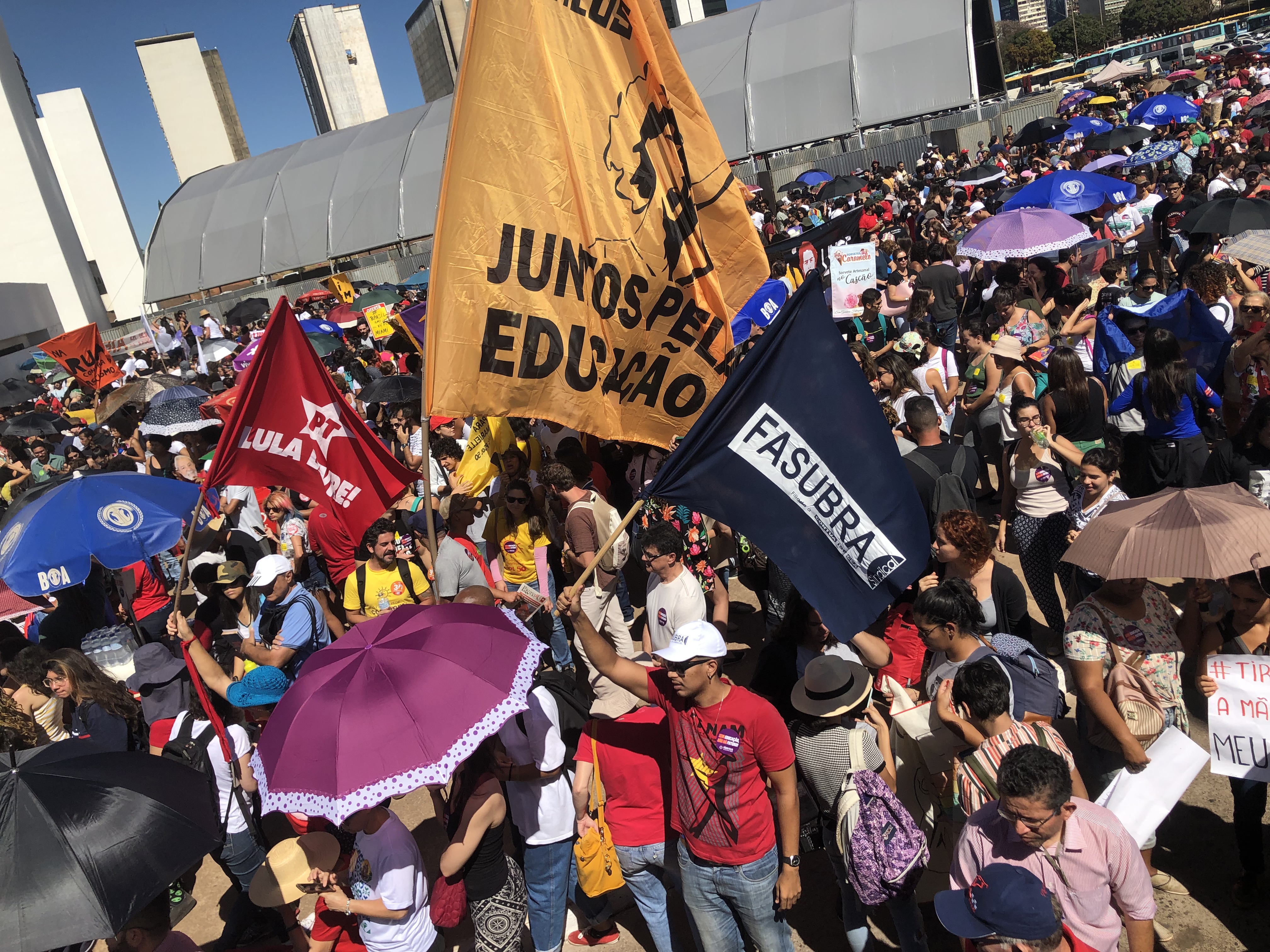 Educação mostra resistência e leva novamente milhares às ruas em todo o país 35